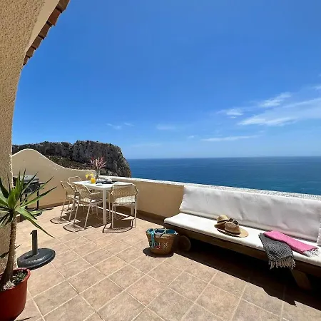 Gecko In Cumbre Del Sol With Sea Views