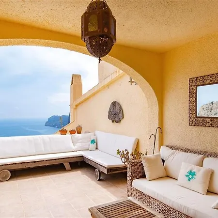 Gecko In Cumbre Del Sol With Sea Views *